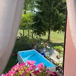 Bed & Breakfast Happiness In The Country *