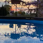 Happiness In The Country ベッド・アンド・ブレックファスト *