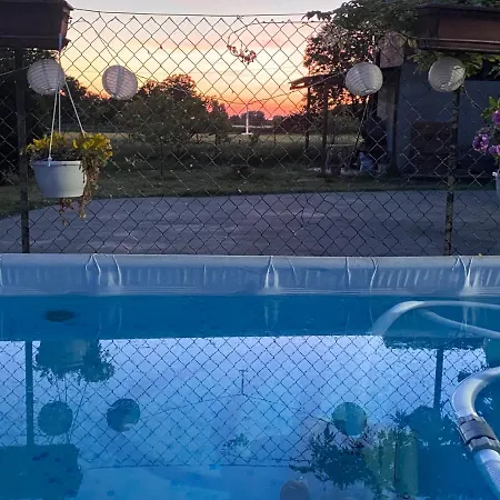 Happiness In The Country بريشيلّو