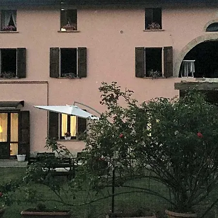 Bed & Breakfast Happiness In The Country *