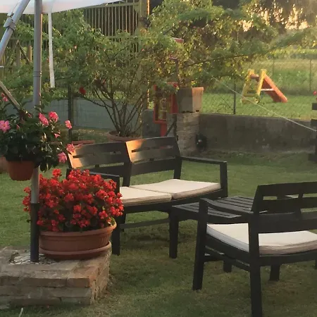 Bed & Breakfast Happiness In The Country
