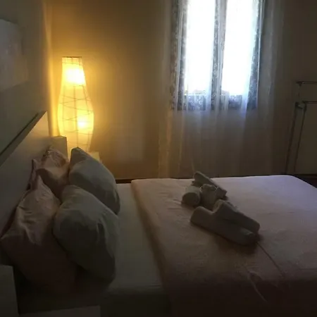 Happiness In The Country بريشيلّو