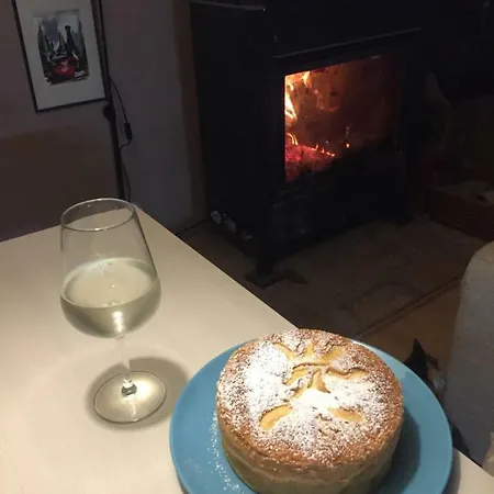 Happiness In The Country Couette-café *