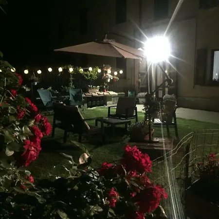 Happiness In The Country Couette-café *