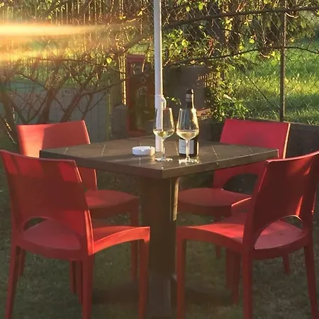 Happiness In The Country Couette-café