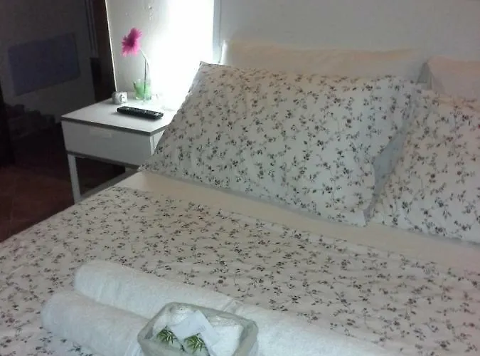 Bed & Breakfast Happiness In The Country