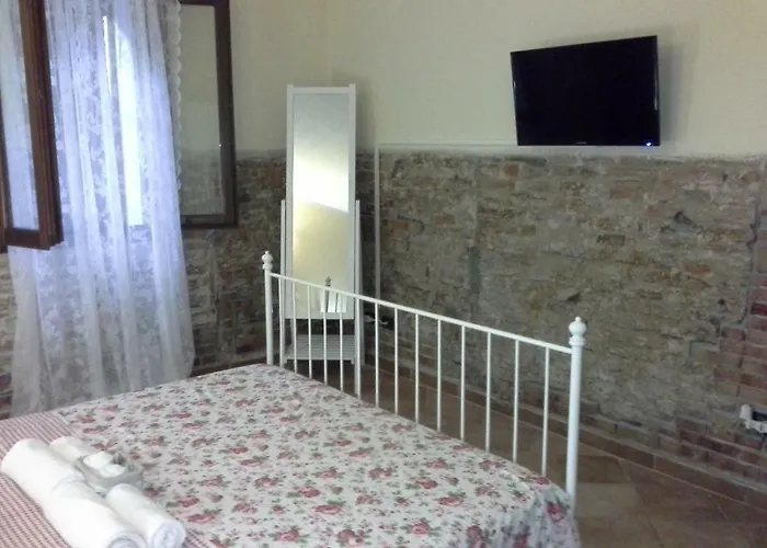 Bed & Breakfast Happiness In The Country