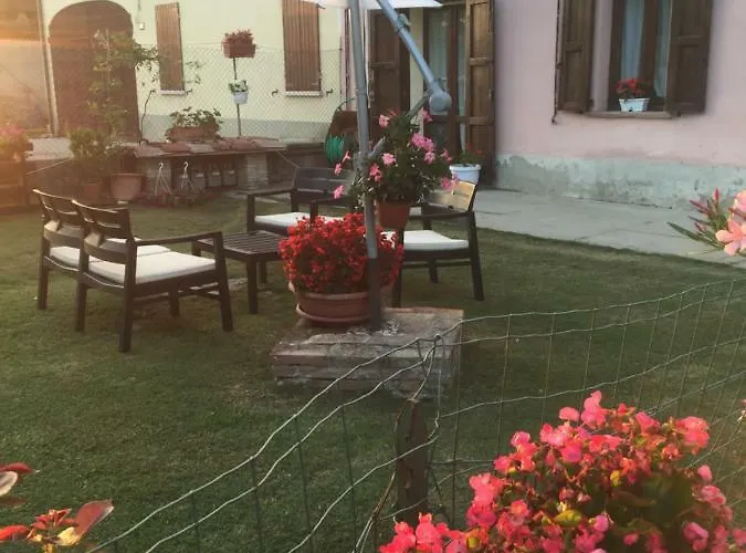 Bed & Breakfast Happiness In The Country